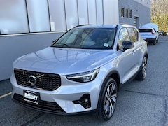 2023 Volvo XC40 B5 AWD Plus Dark SUV