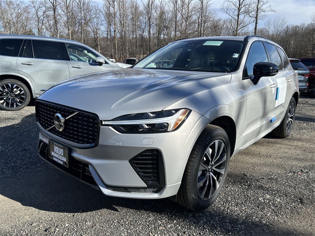 2025 Volvo XC60 B5 Core photo 4