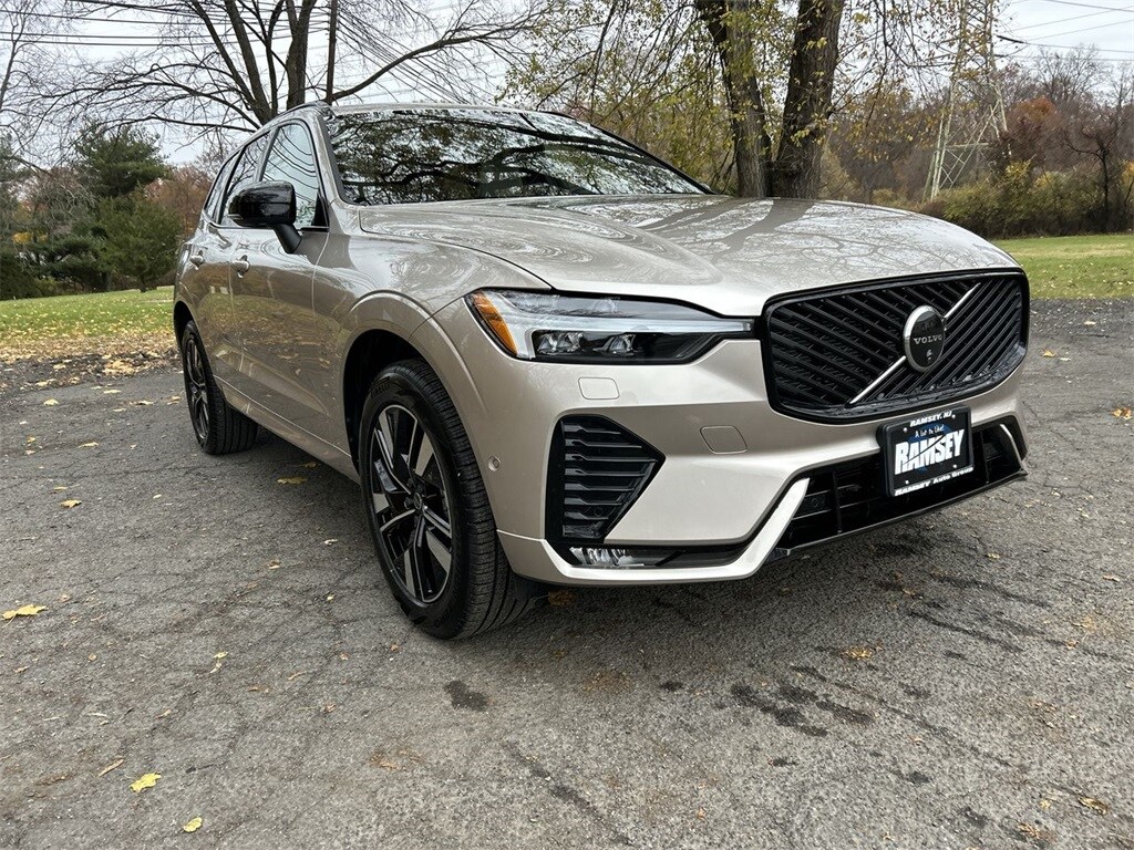 2026 Volvo XC60 B5 Plus photo 2
