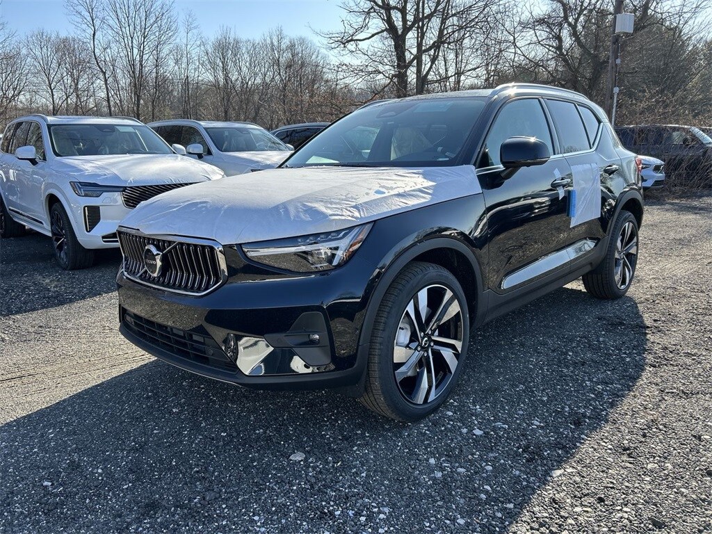 2025 Volvo XC40 photo 4