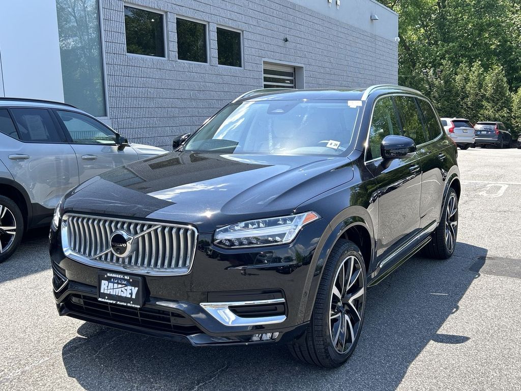 2024 Volvo XC90 B6 Plus 7-Seater Bright theme 4WD's photo