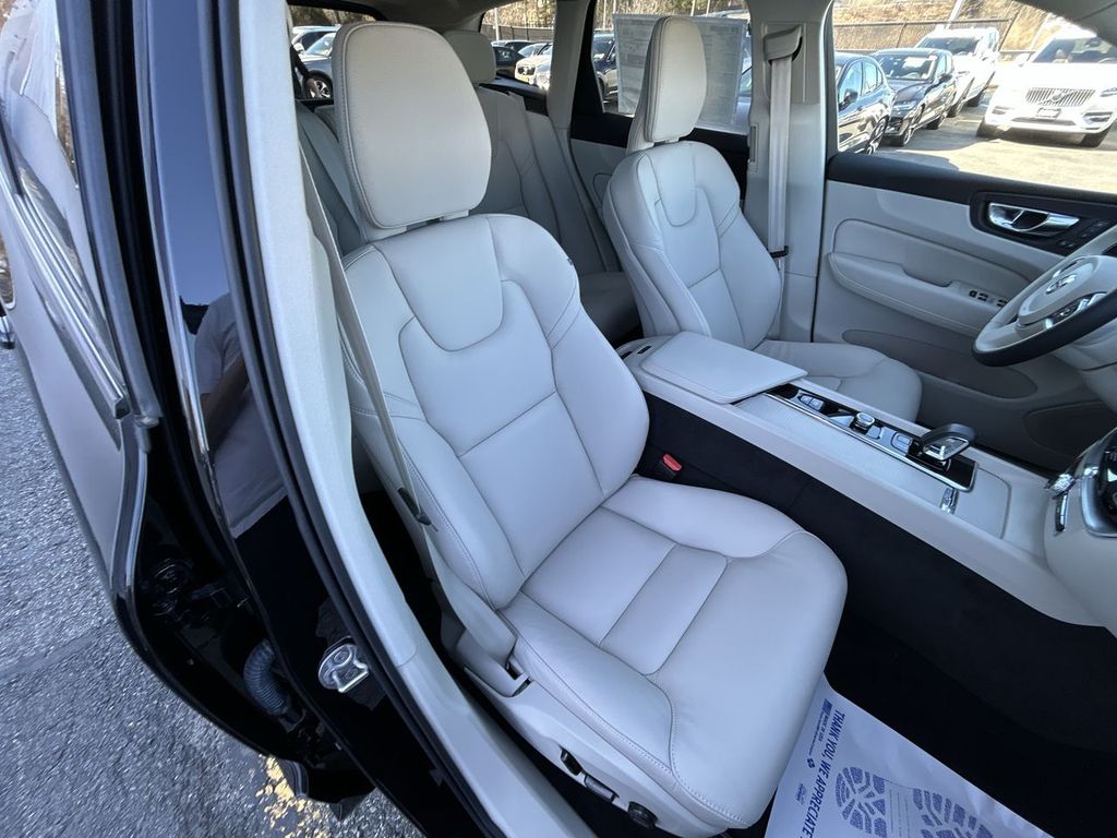 2025 Volvo XC60 Core - Photo 15