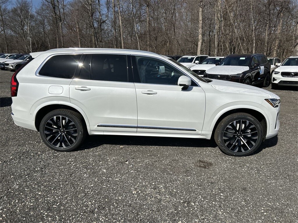 2025 Volvo XC90 Plus photo 4