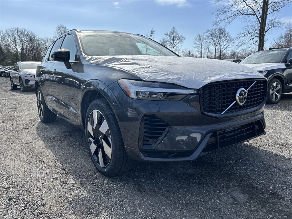 2025 Volvo XC60 T8 Plus photo 2