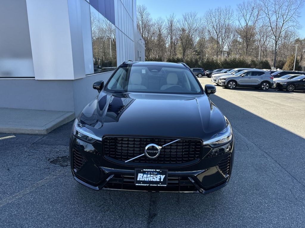 Certified 2025 Volvo XC60 plug-in hybrid T8 Core SUV