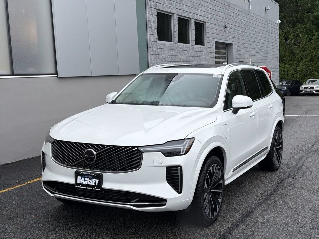 Certified 2025 Volvo XC90 plug-in hybrid T8 (2025.5) Plus 7-Seater SUV