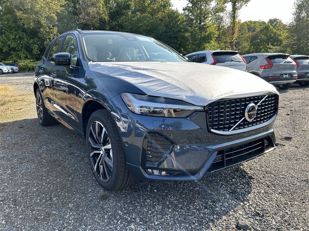 2025 Volvo XC60 B5 Plus photo 2