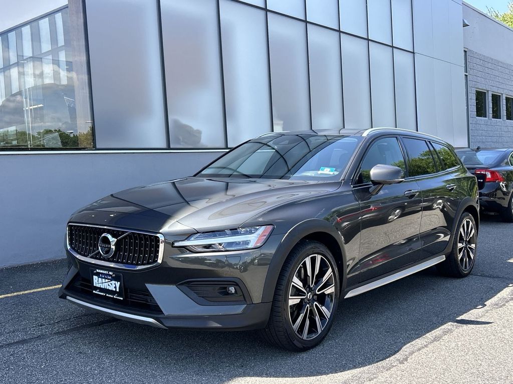 2020 Volvo V60 Cross Country T5 AWD Cross Country's photo