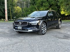 2025 Volvo V90 Cross Country B6 Ultra Wagon