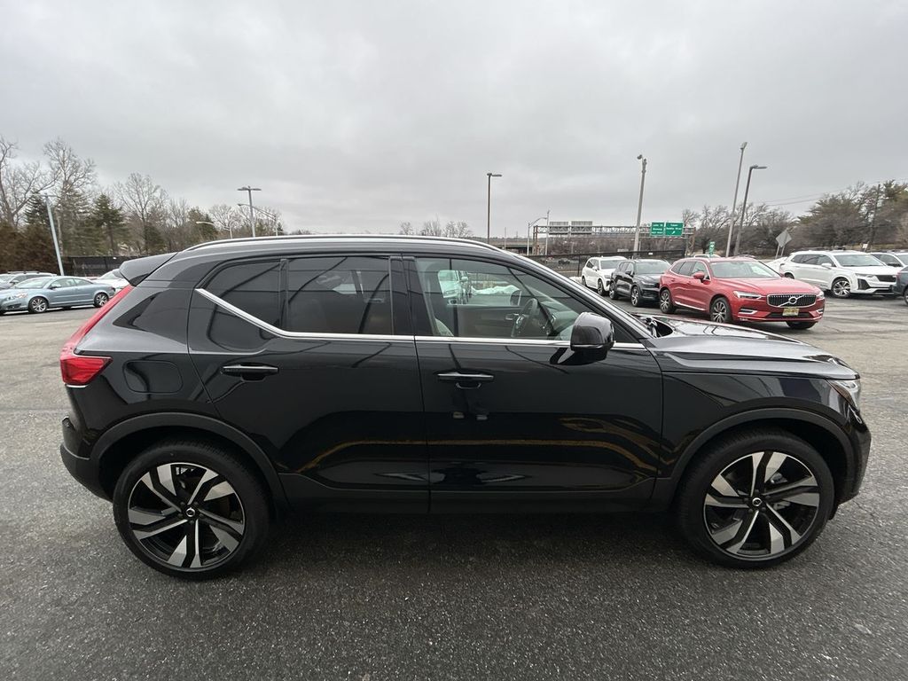 2025 Volvo XC40 Ultra - Photo 9