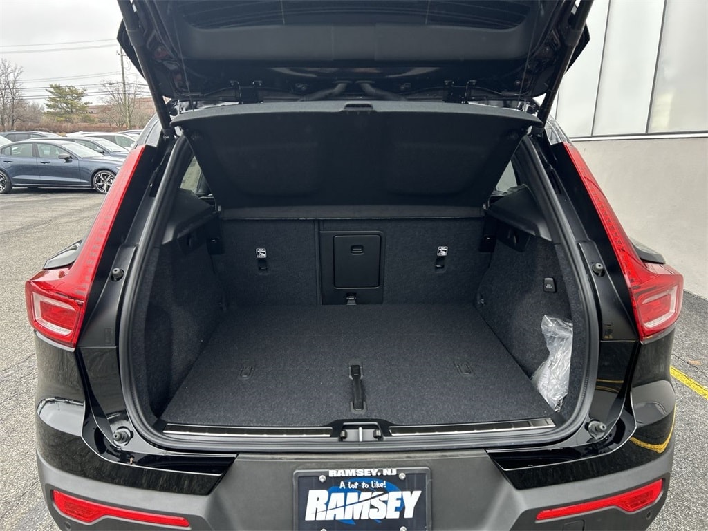 2025 Volvo XC40 Ultra - Photo 17