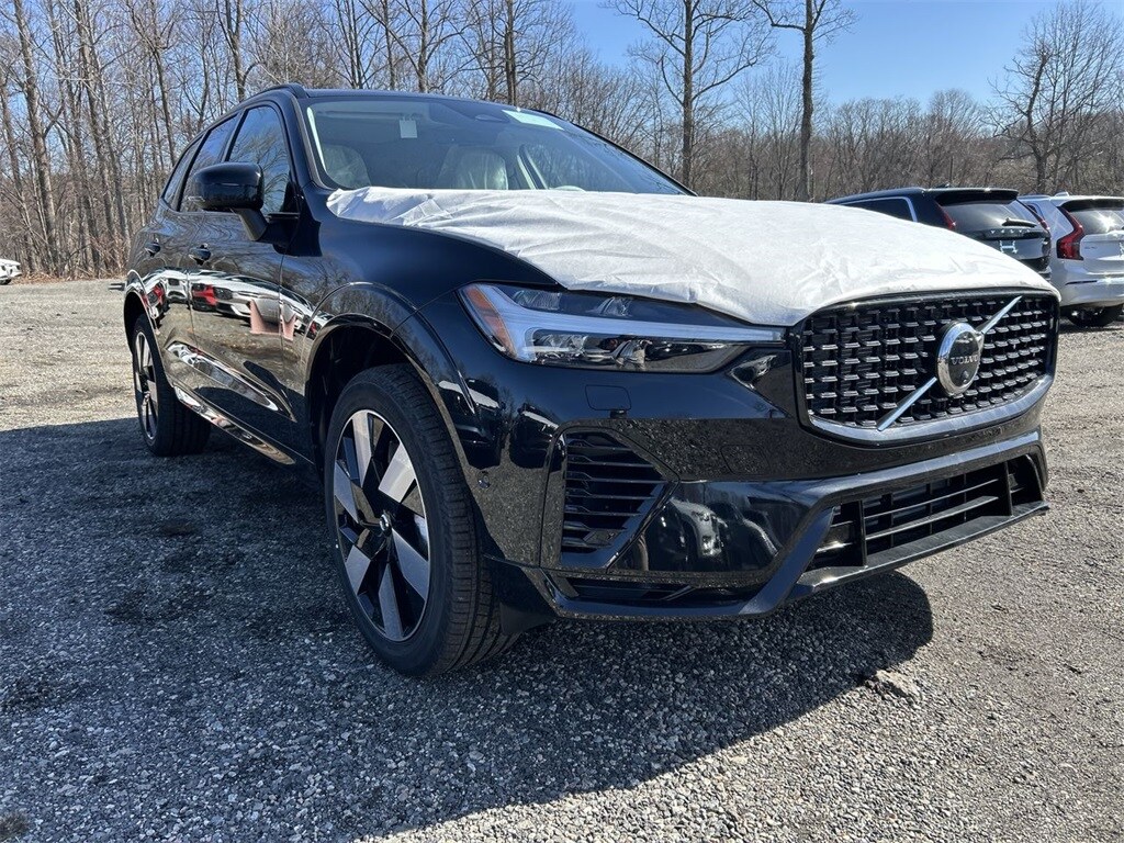 2025 Volvo XC60 T8 Plus photo 2