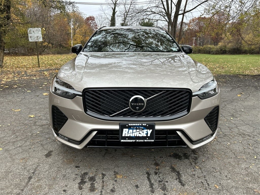 2026 Volvo XC60 B5 Plus photo 3