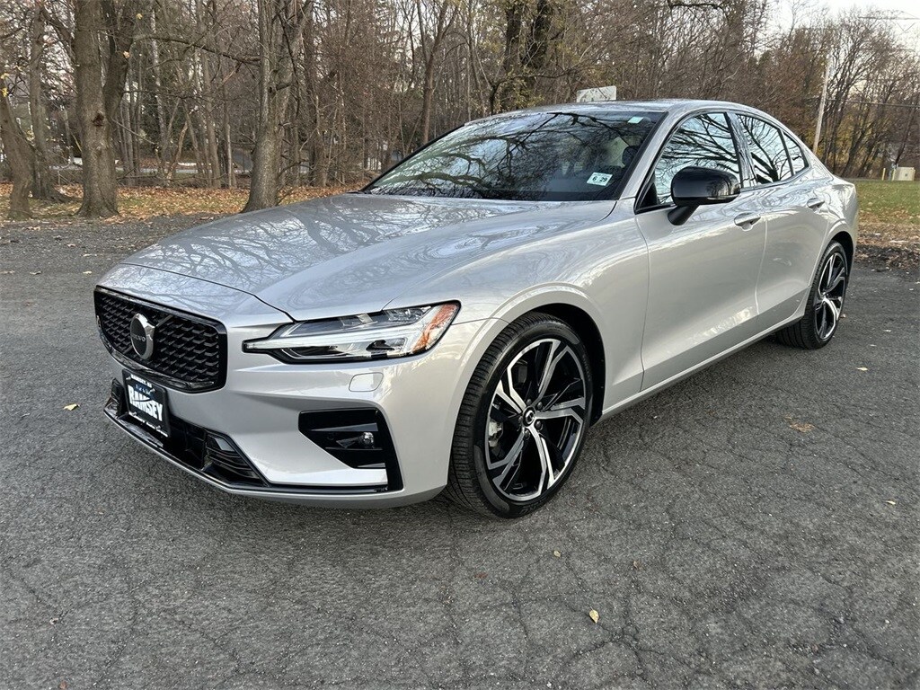 2024 Volvo S60 B5 Core photo 4