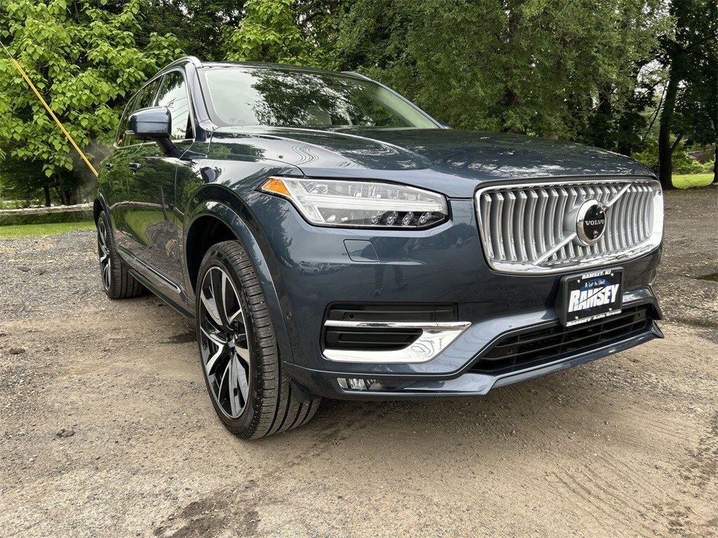 2024 Volvo XC90 Plus photo 2