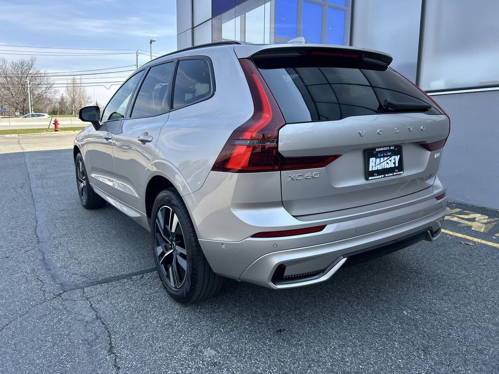 2026 Volvo XC60 Plus - Photo 6