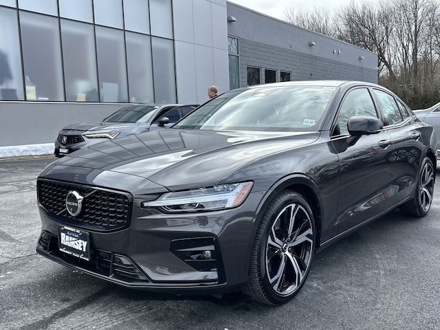 2025 Volvo S60 B5 Plus Sedan
