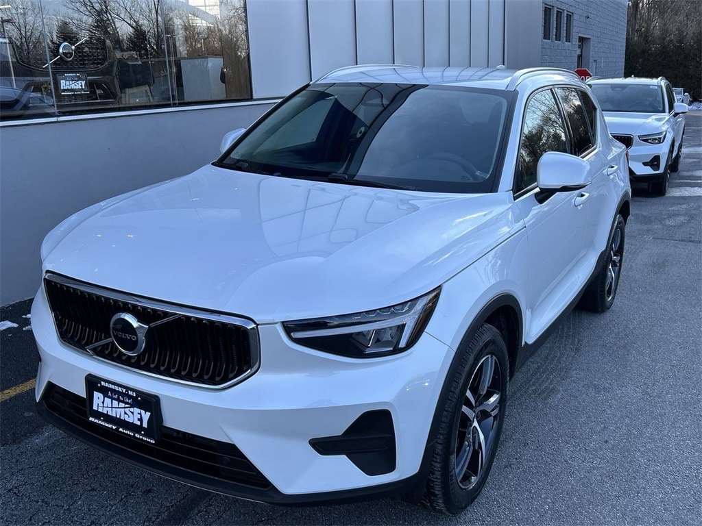 2023 Volvo XC40 Core