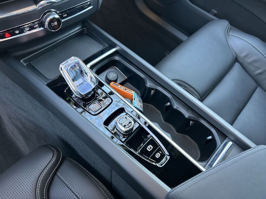 2026 Volvo XC60 Ultra - Photo 22