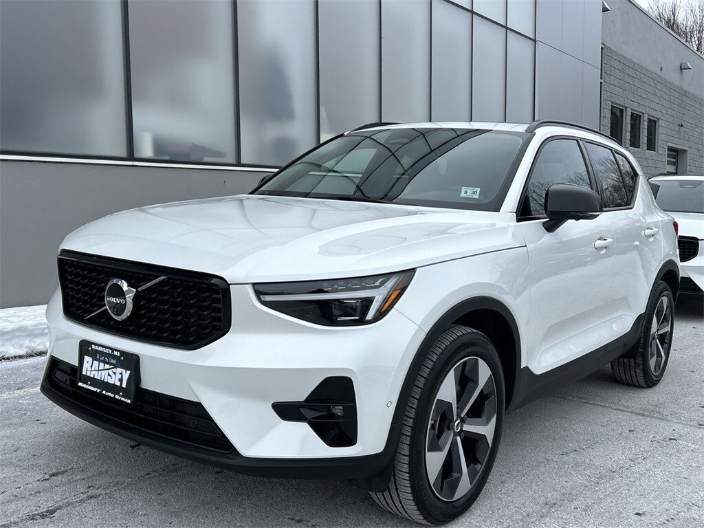 New 2026 Volvo XC40 B5 Plus SUV