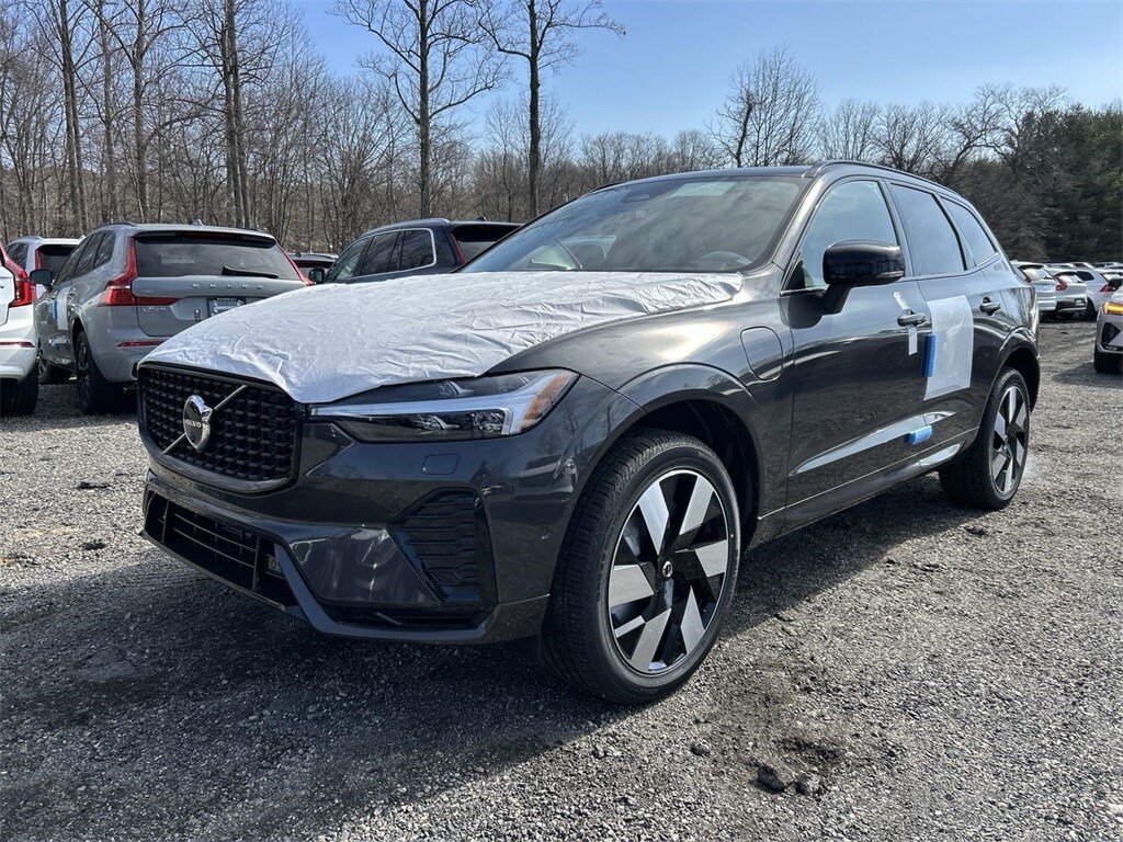 2025 Volvo XC60 T8 Plus photo 4