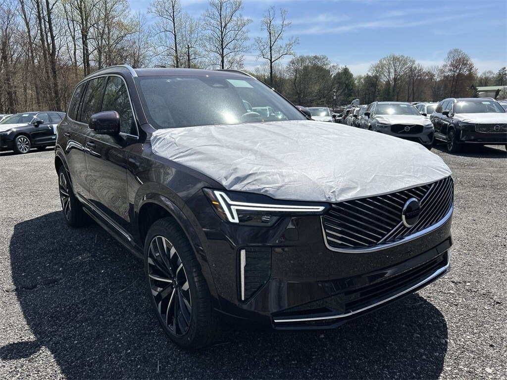 2025 Volvo XC90 B5 Core photo 2