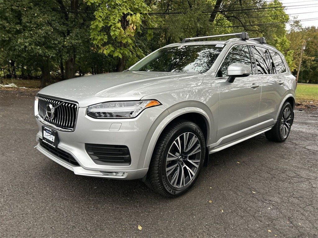 2022 Volvo XC90 T5 AWD Momentum photo 4
