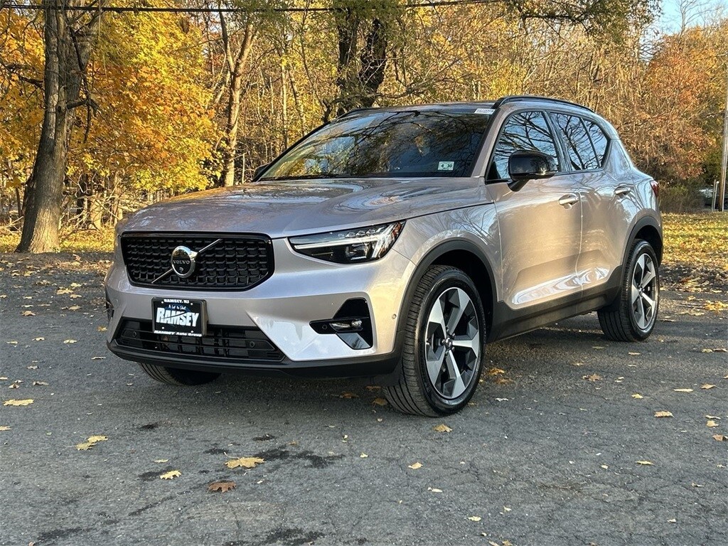 New 2026 Volvo XC40 B5 Plus SUV