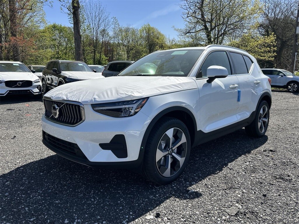 2025 Volvo XC40 Core photo 4