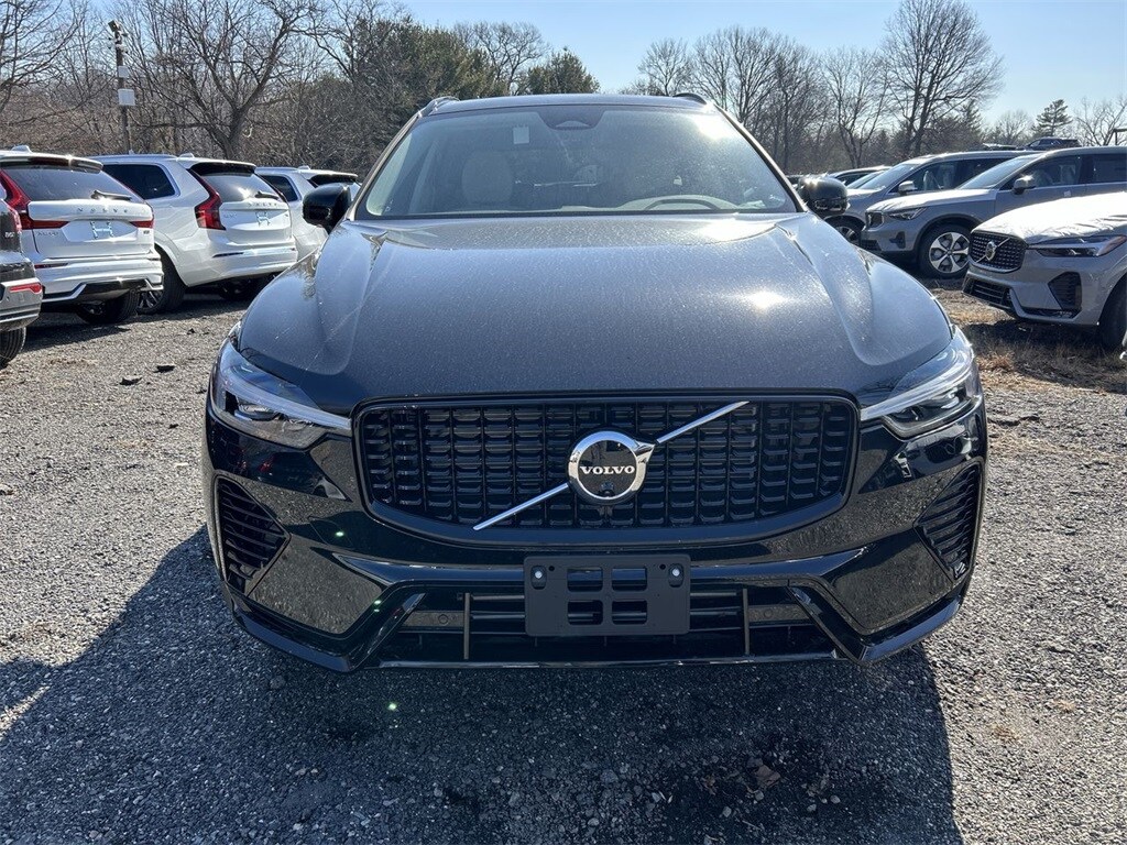 2025 Volvo XC60 Hybrid T8 Plus photo 3