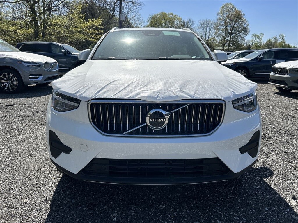 2025 Volvo XC40 Core photo 3