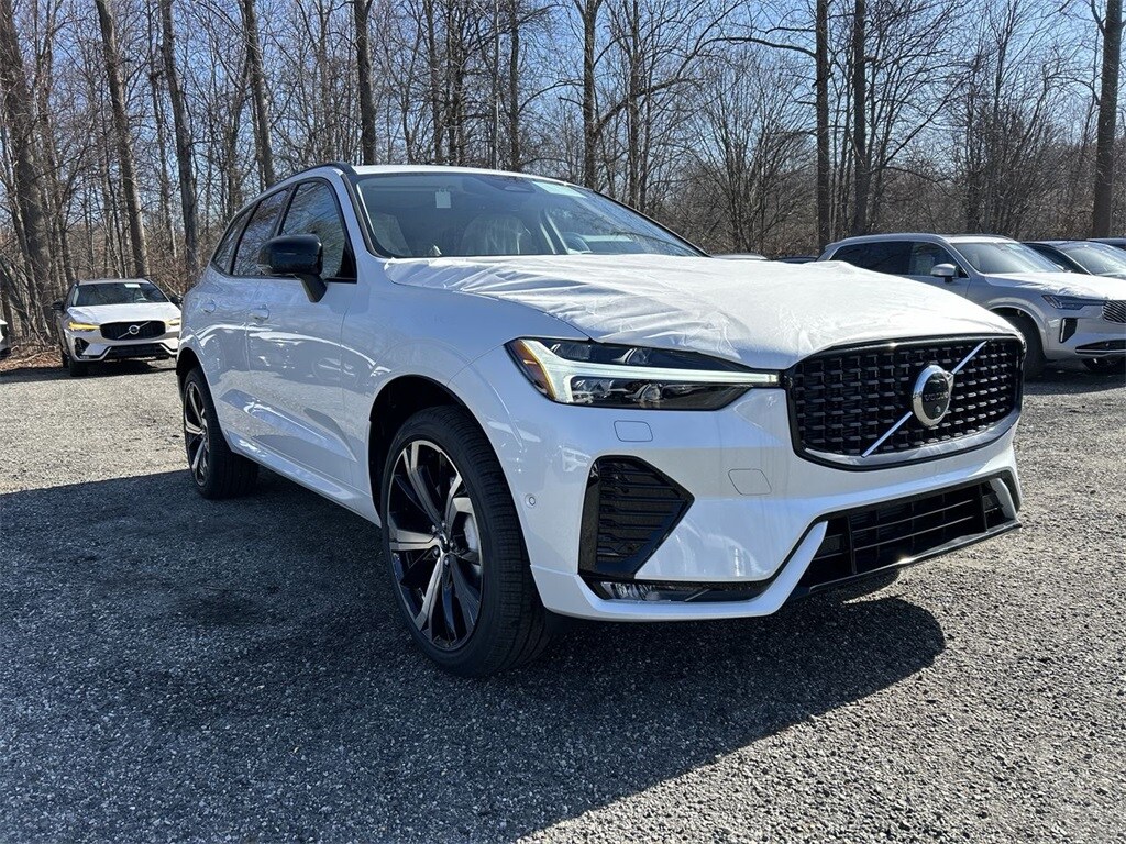 2025 Volvo XC60 B5 photo 2