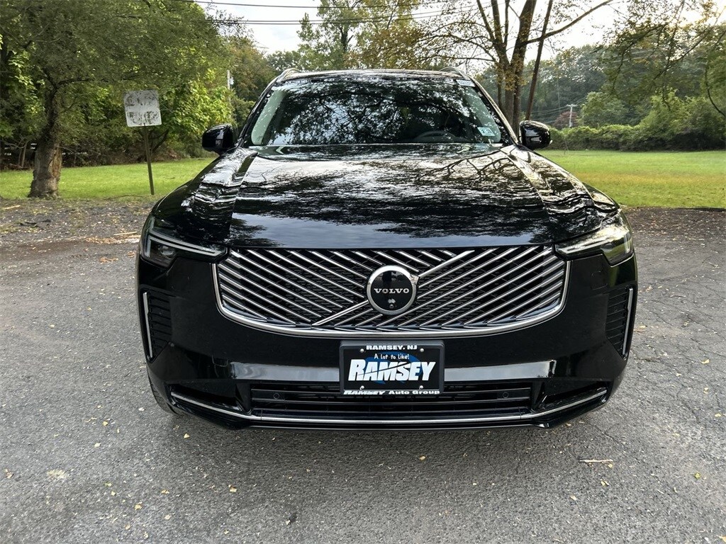 2025 Volvo XC90 Plus photo 3