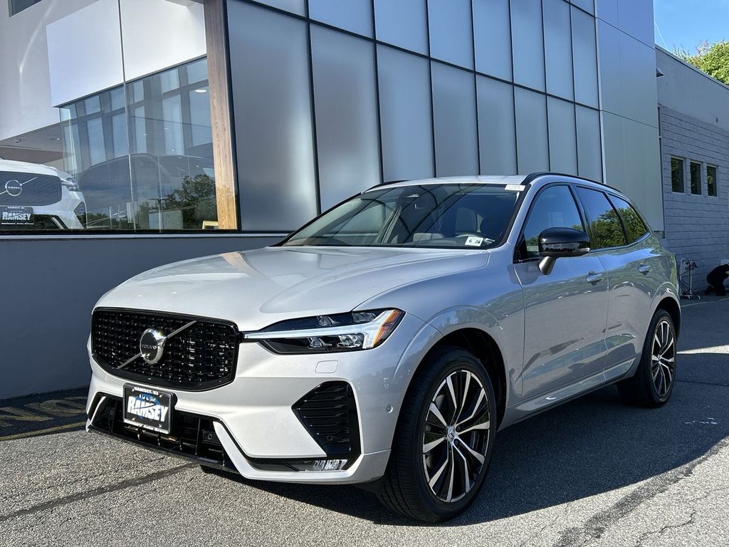 2023 Volvo XC60 B5 Plus Dark Theme AWD's photo
