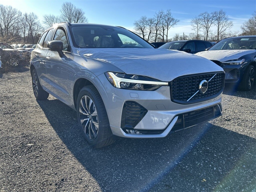 2025 Volvo XC60 B5 Core photo 2