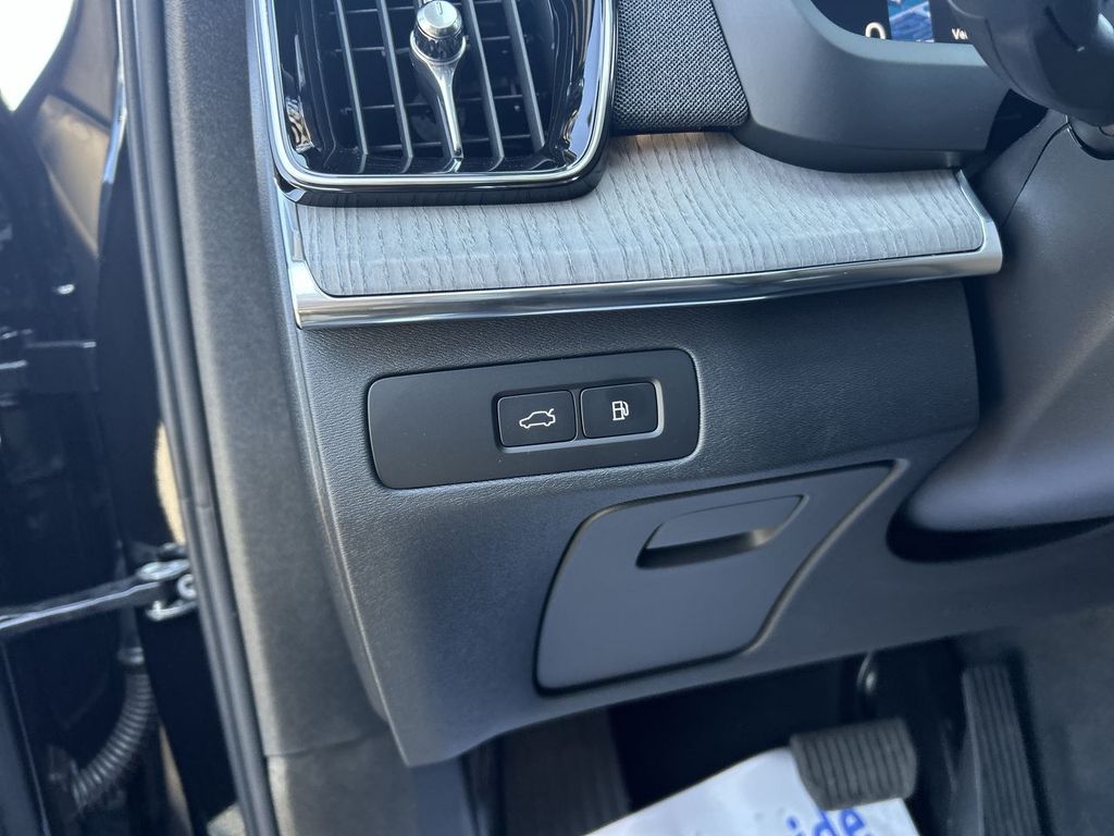 2025 Volvo XC90 Ultra - Photo 17