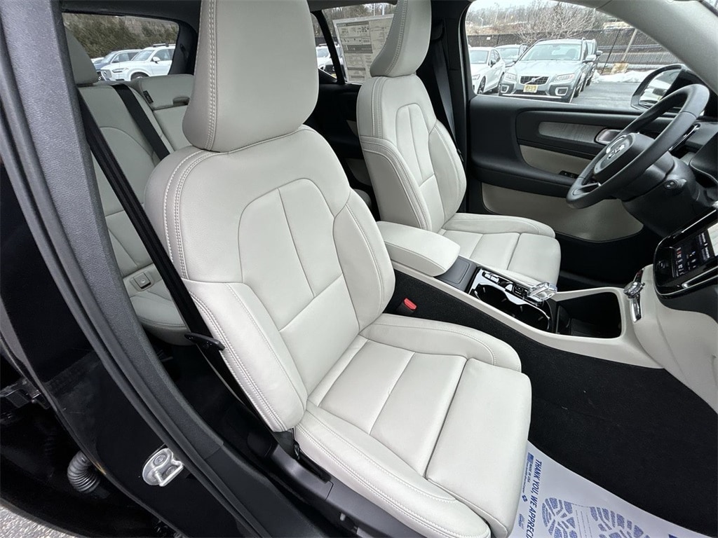 2025 Volvo XC40 Ultra - Photo 15