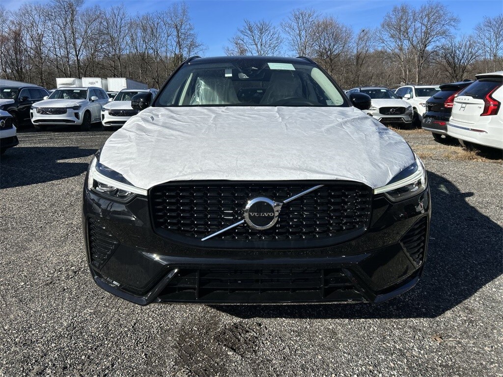 2025 Volvo XC60 B5 Core photo 3