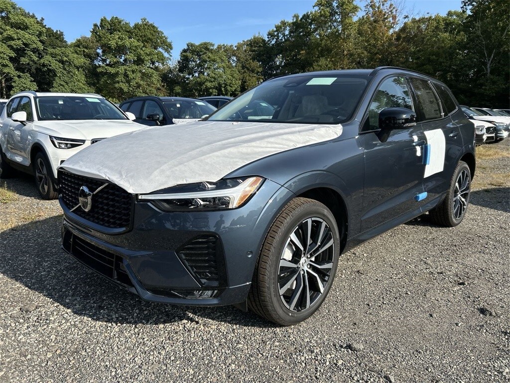 2025 Volvo XC60 B5 Plus photo 4