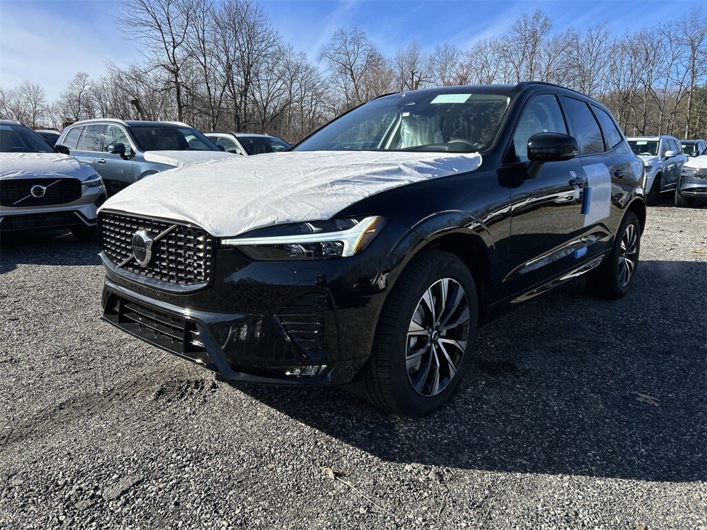 2025 Volvo XC60 B5 Core photo 4