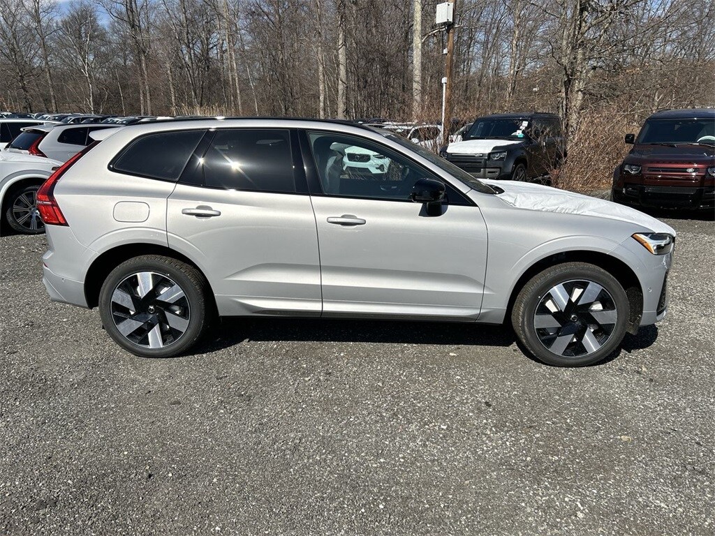 2025 Volvo XC60 Hybrid T8 Plus photo 3