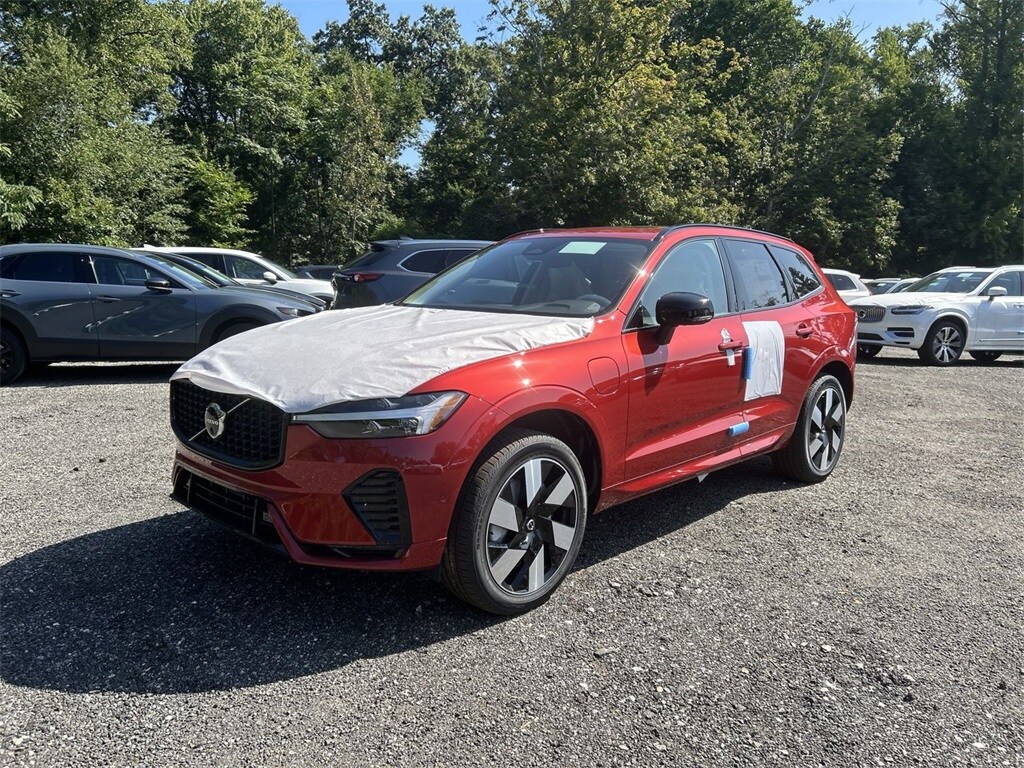 2025 Volvo XC60 Hybrid T8 Plus photo 4
