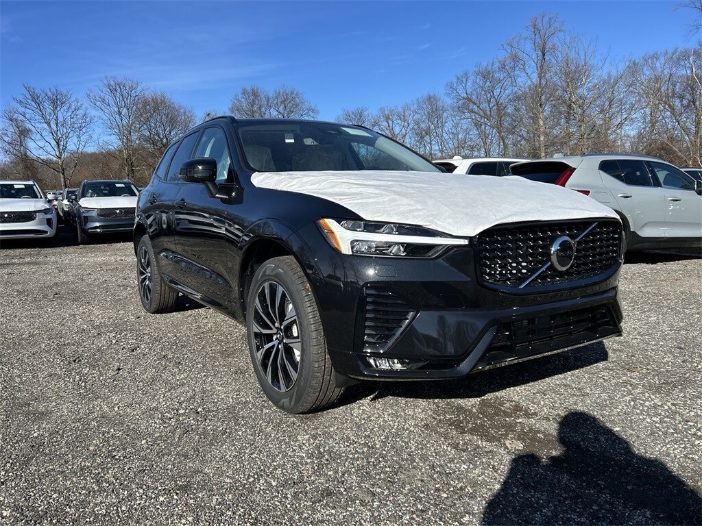 2025 Volvo XC60 B5 Core photo 2