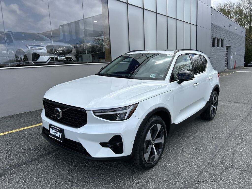 Certified 2023 Volvo XC40 B5 AWD Plus Dark SUV