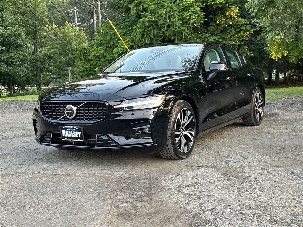 2023 Volvo S60 B5 AWD Plus Dark