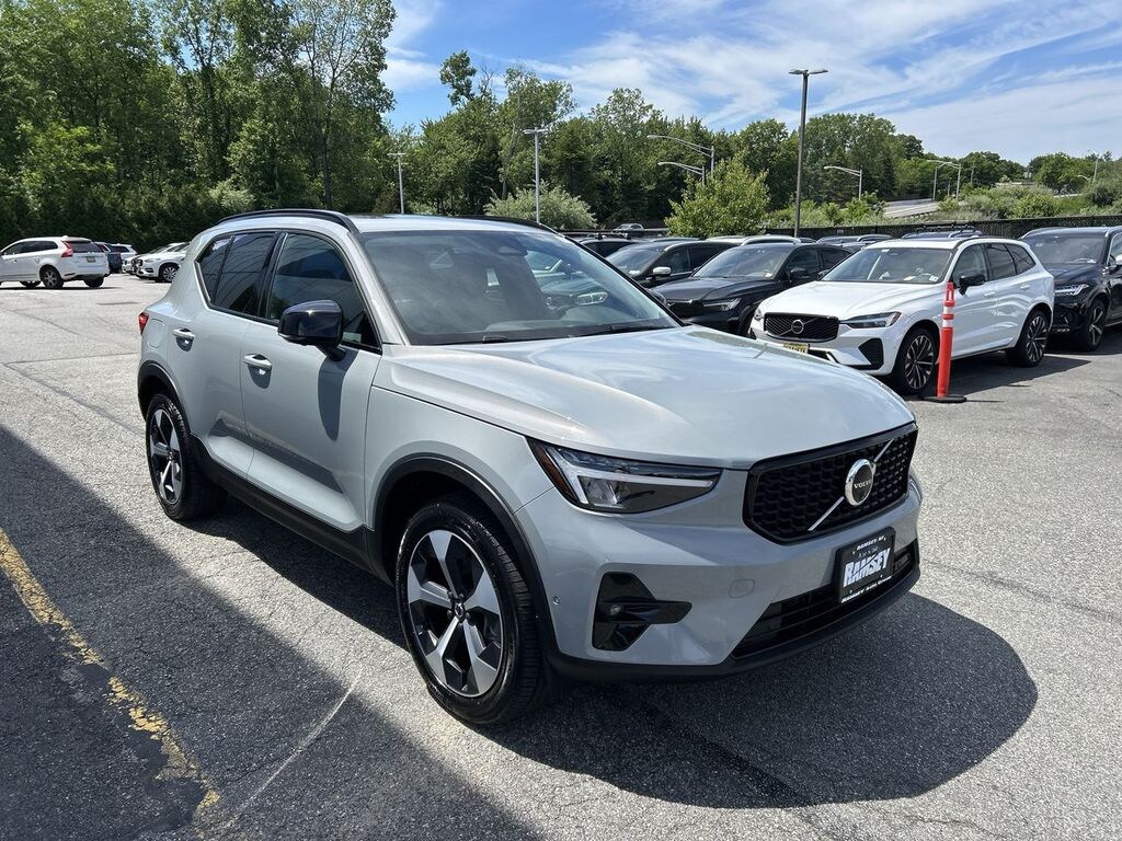 Certified 2025 Volvo XC40 B5 Plus Dark Theme SUV