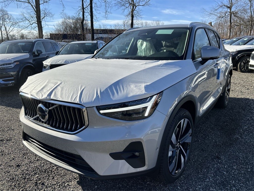 2025 Volvo XC40 photo 4