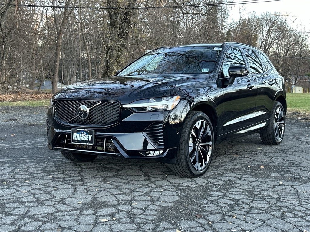 2026 Volvo XC60 Plus's photo