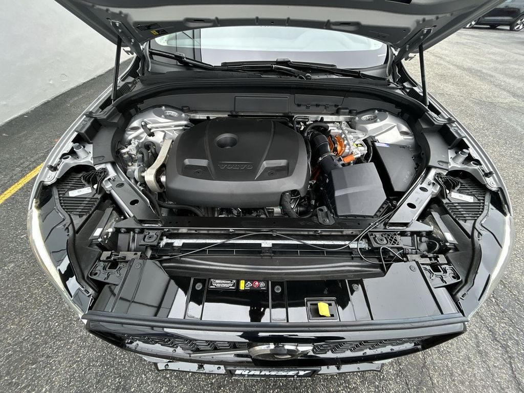 2025 Volvo XC60 Core - Photo 10