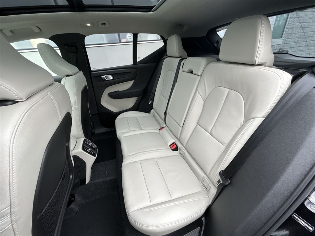 2025 Volvo XC40 Ultra - Photo 13